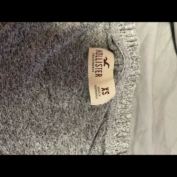 Hollister off the shoulder - Picture 3 of 3